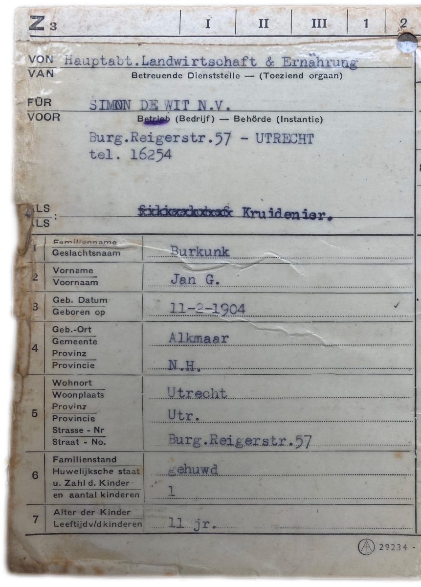 Persoonsbewijs van Jan G. Burkunk, filiaalhouder bij Simon de Wit, Burgemeester Reigerstraat 57, Utrecht, uit de bezettingstijd